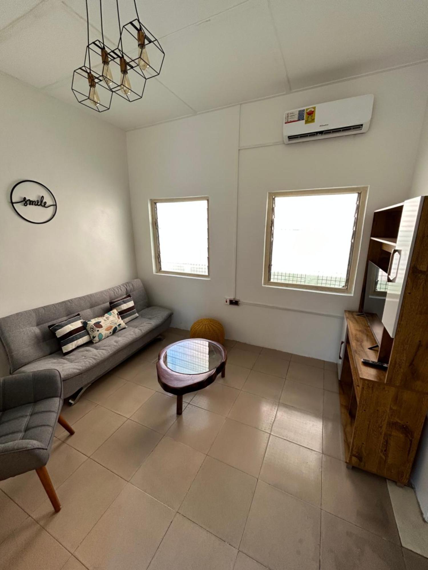 Big & Confortable House In Oxford Street Barnor Apartment Accra Exterior photo